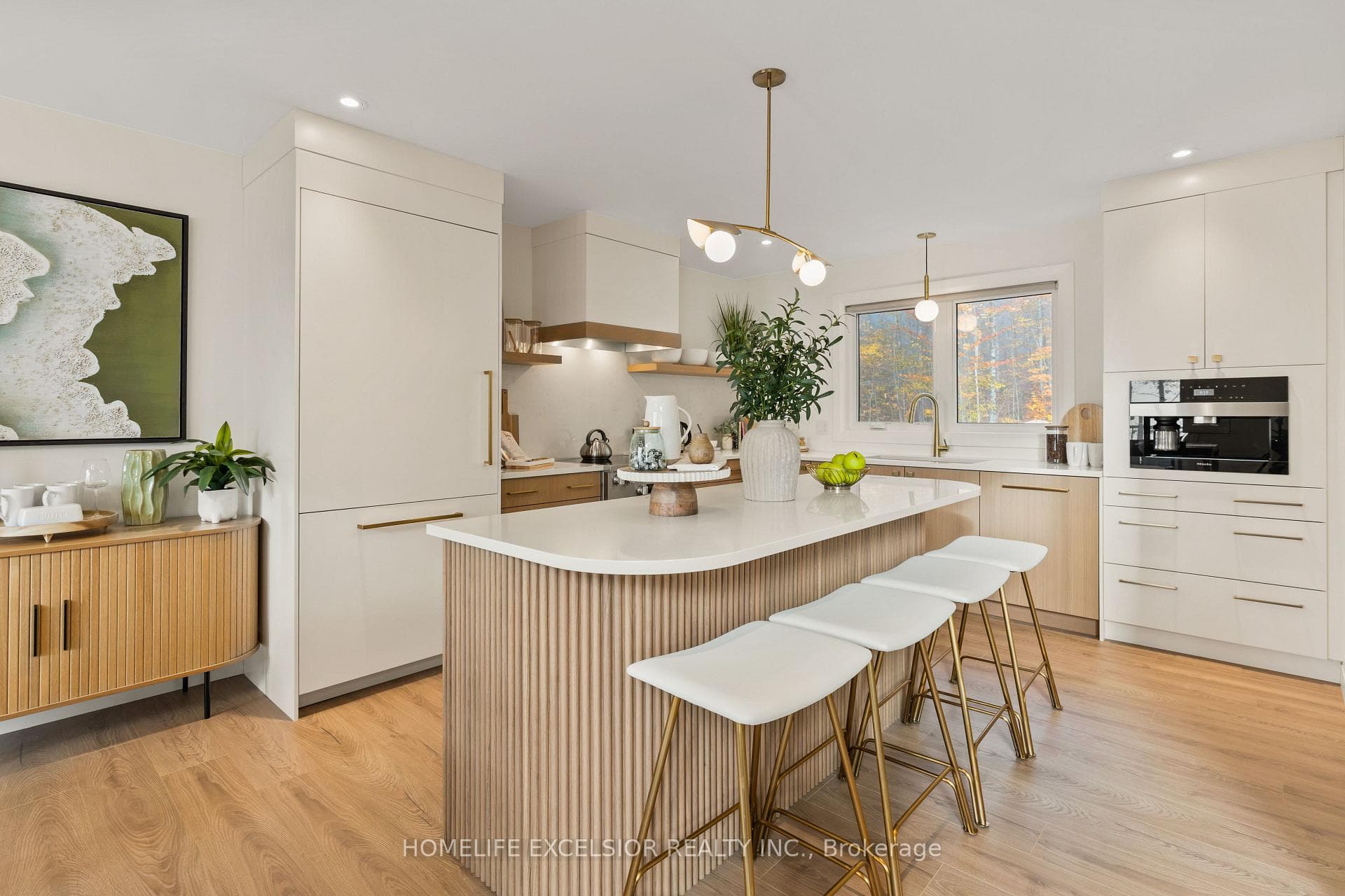 1284 True North Road photo 13