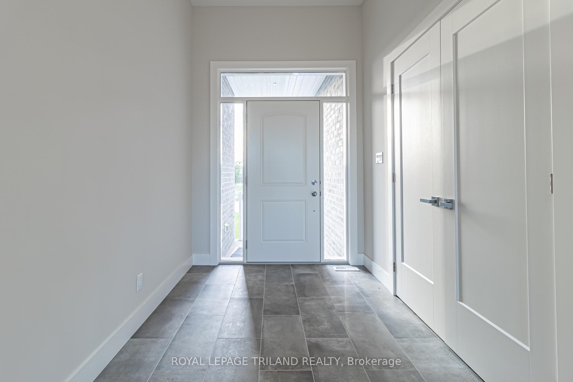 Large bright & open foyer