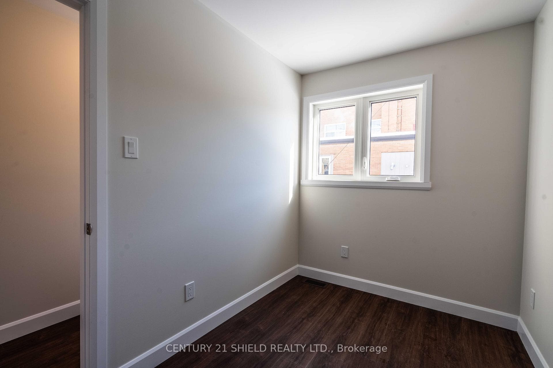 301 Kooiman Avenue photo 13