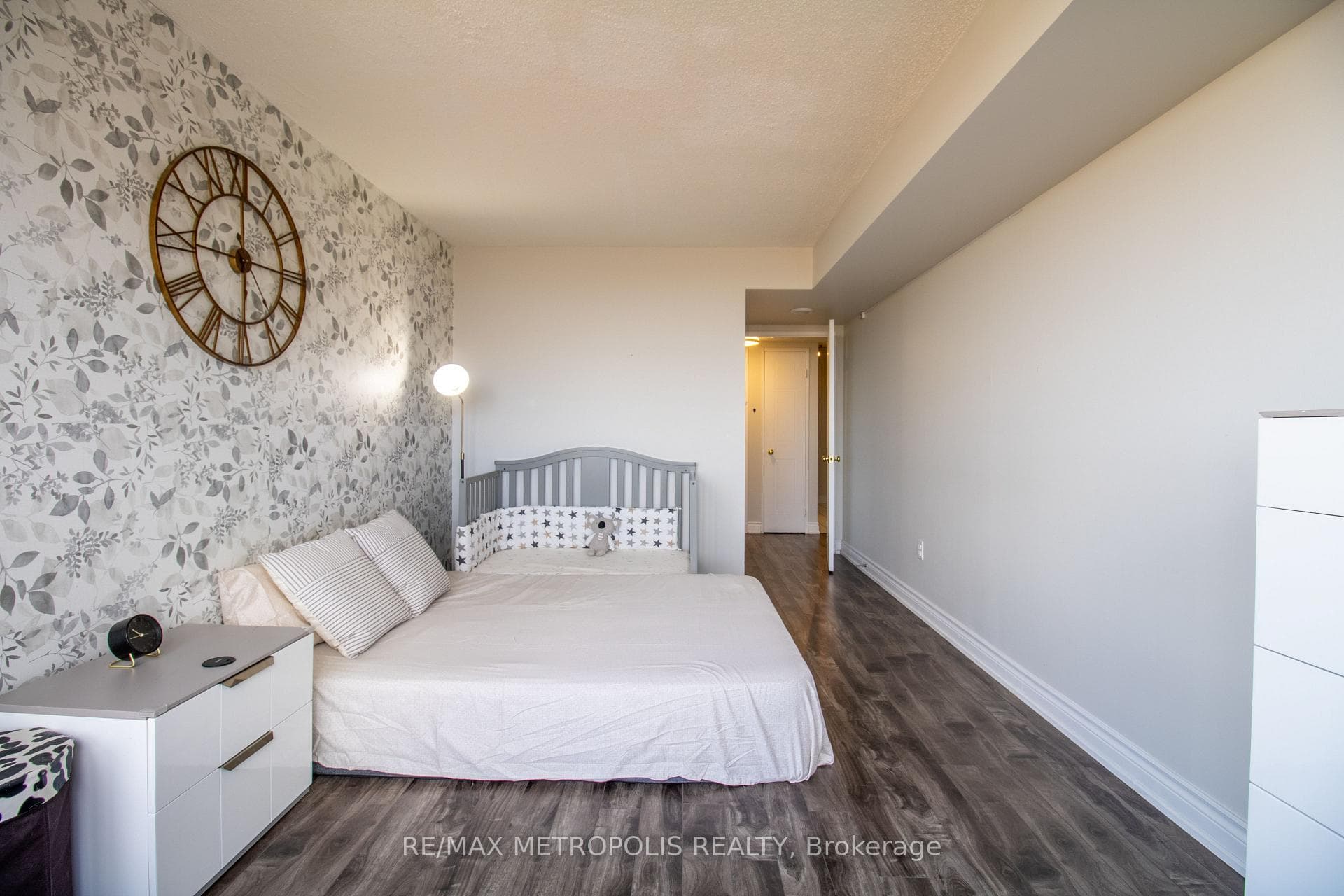 430 Mclevin Avenue Unit 801 photo 23