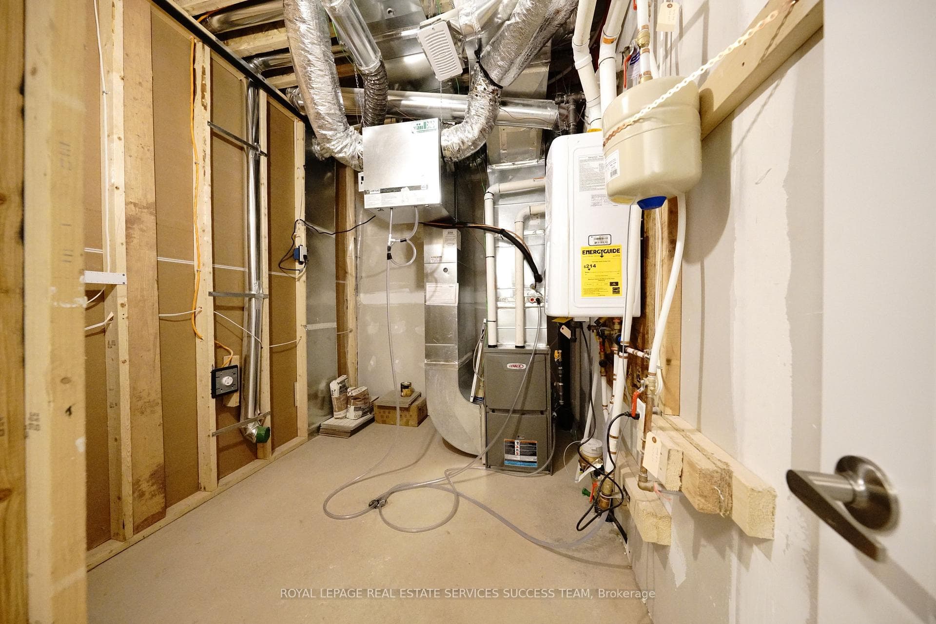 1377 Kobzar Drive photo 21