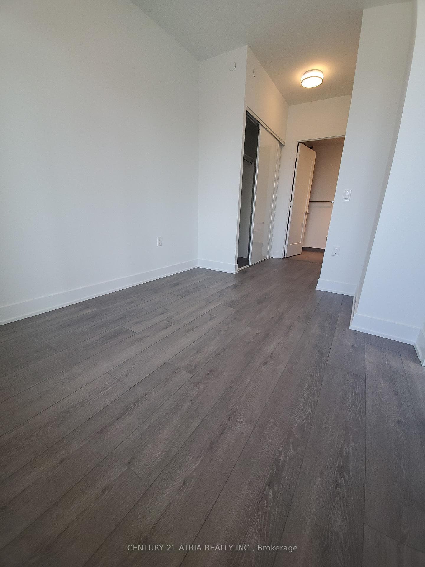 575 Bloor Street Unit 2108 photo 2