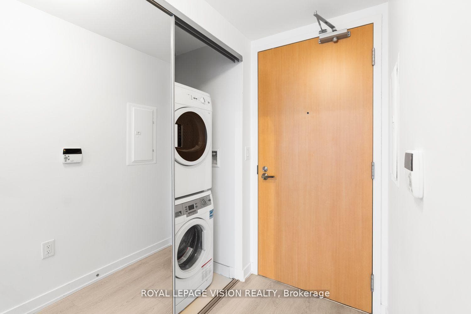11 Wellesley Street Unit 4712 photo 12