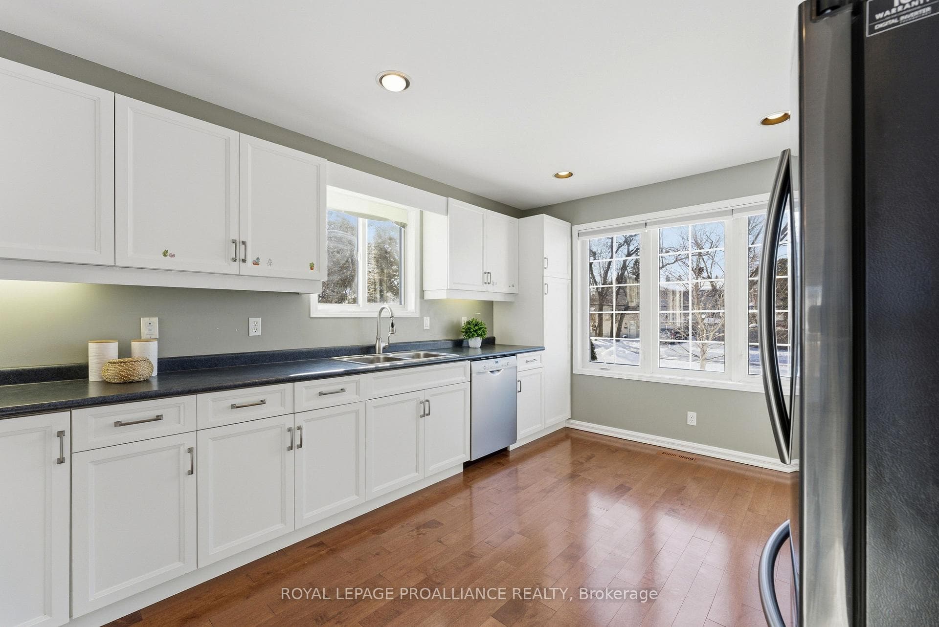 253 Herchimer Avenue photo 5