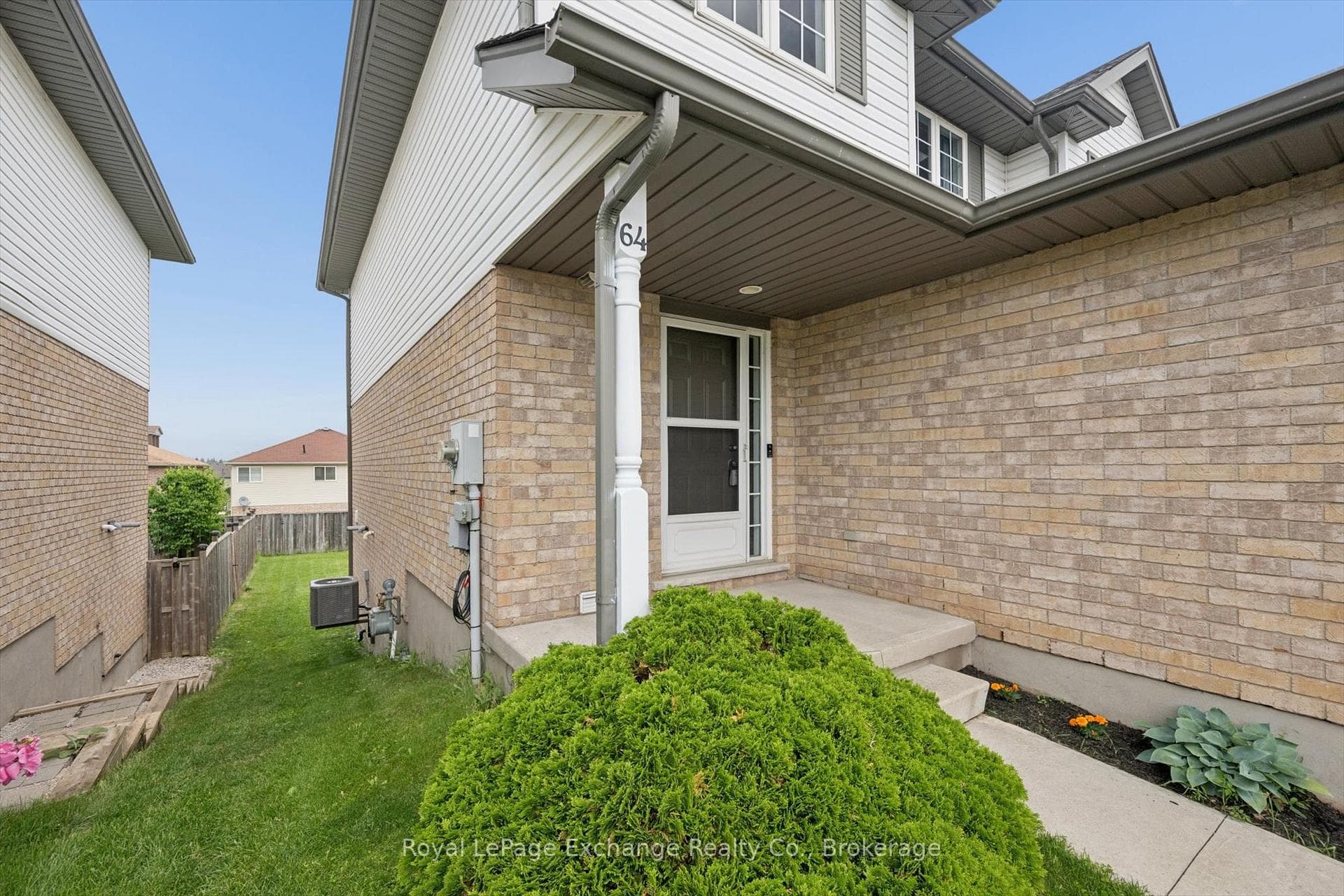 64 Hasler Crescent photo 8