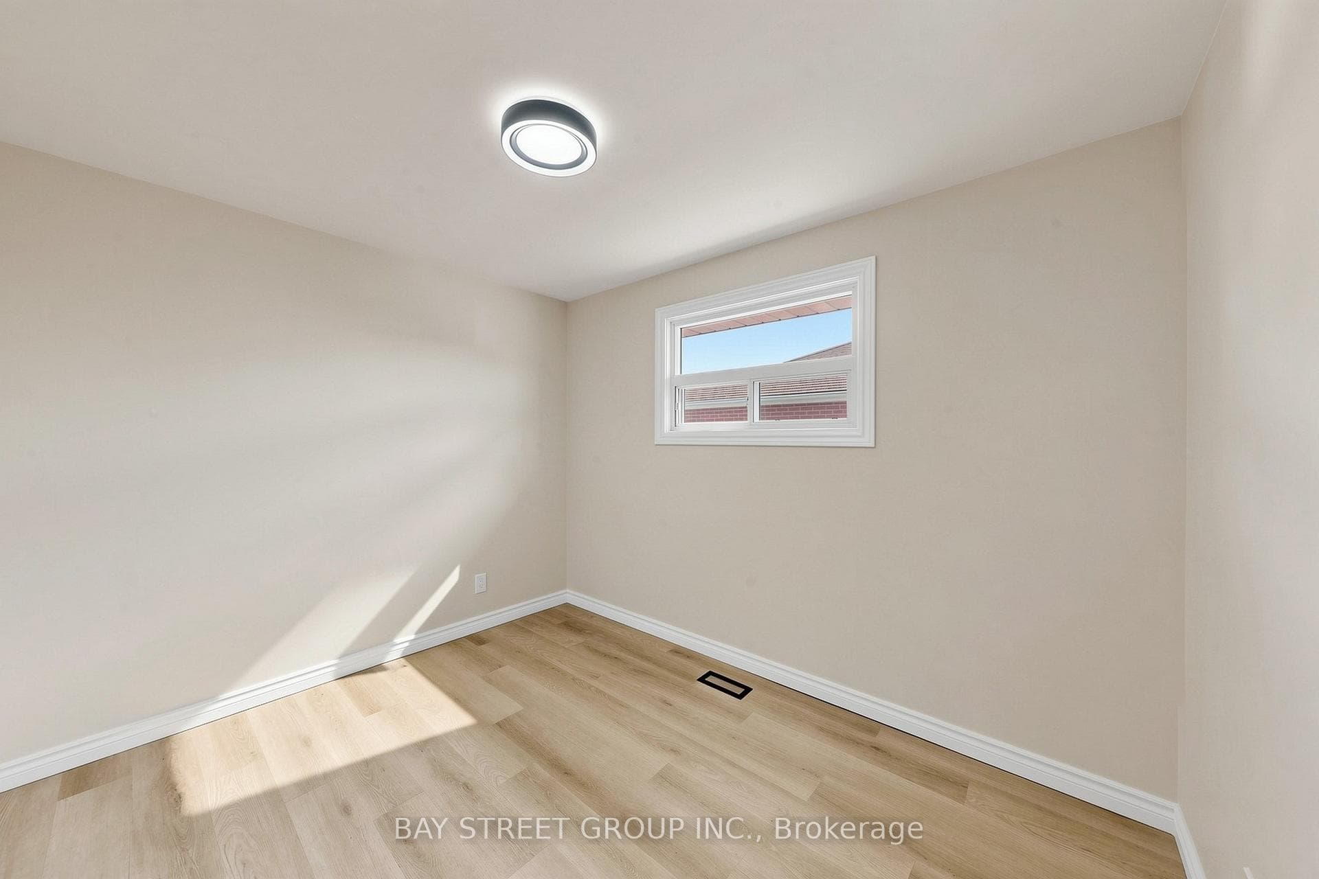 28 Warren Avenue photo 7