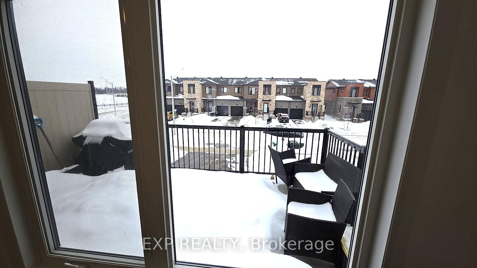 111 Fairlane Avenue photo 9