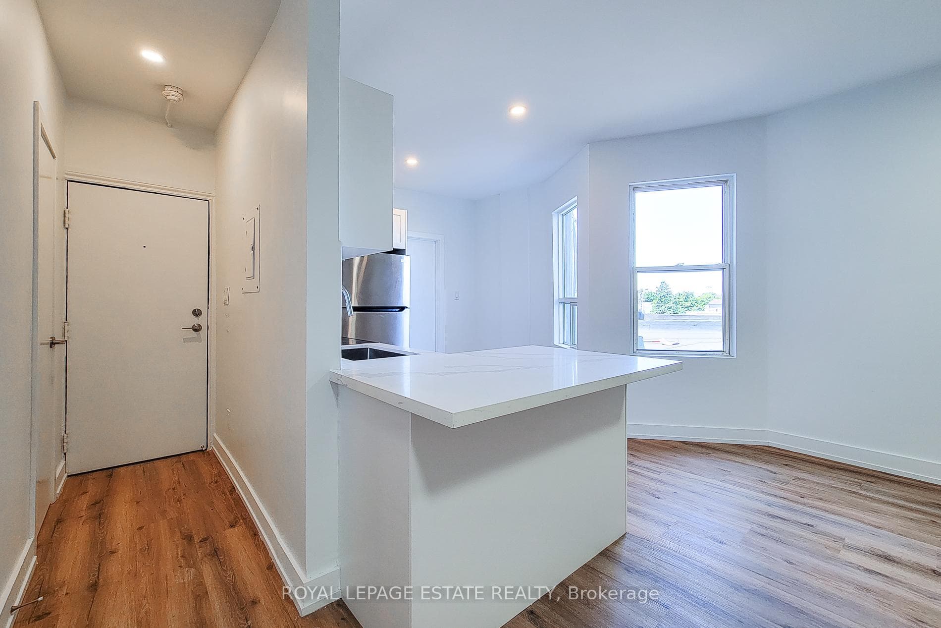 1052 Barton Street Unit 5 photo 6