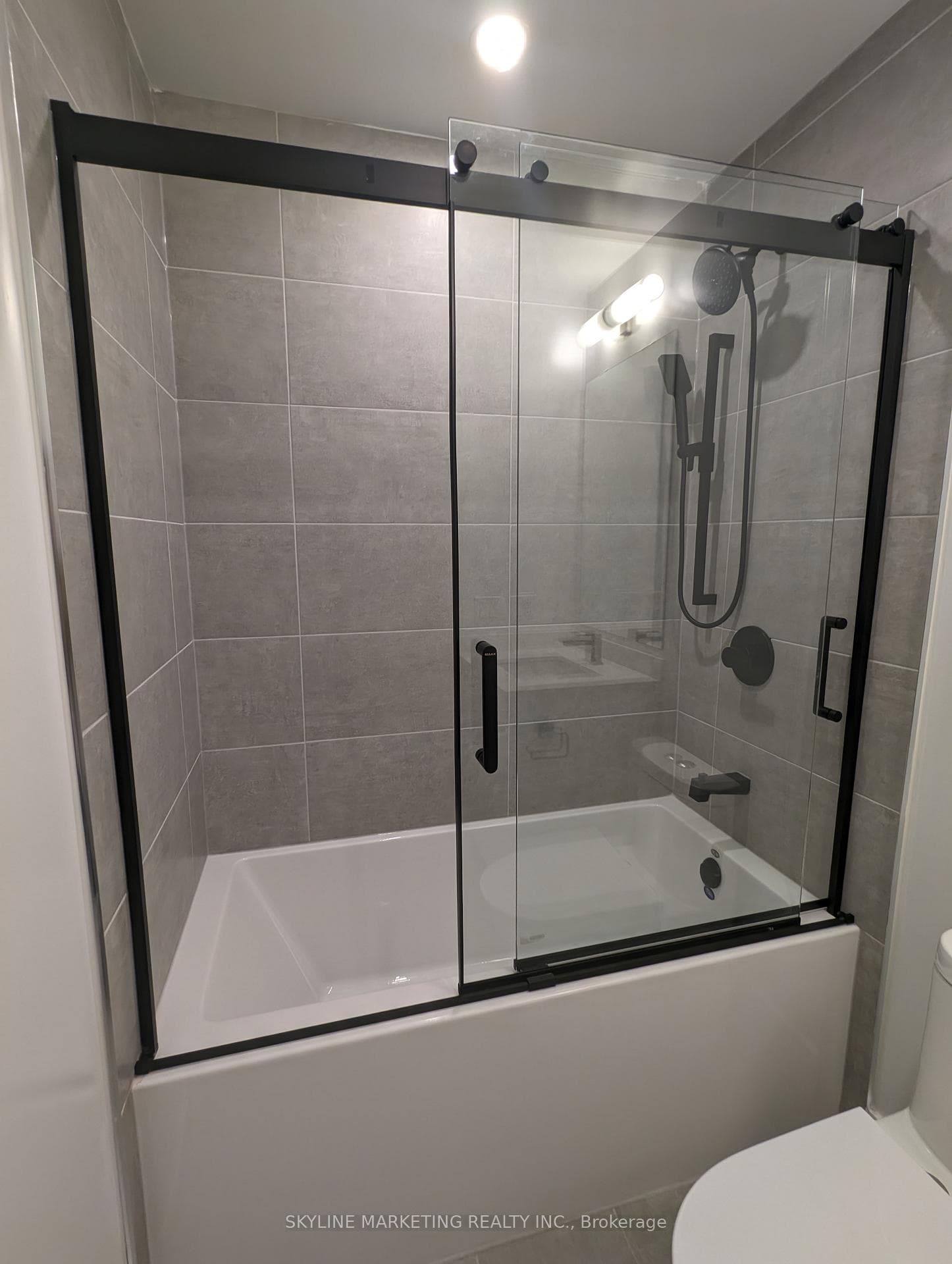 2450 Old Bronte Road Unit 618 photo 5