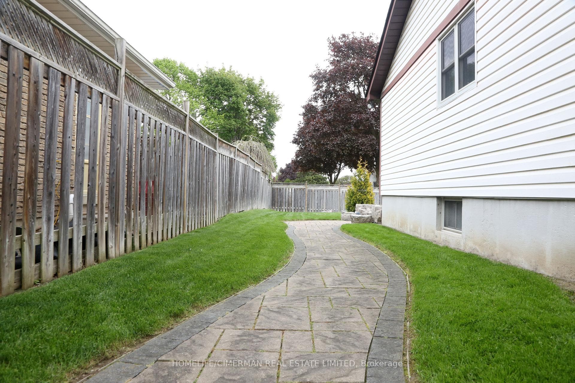 30 Guthrie Crescent photo 34
