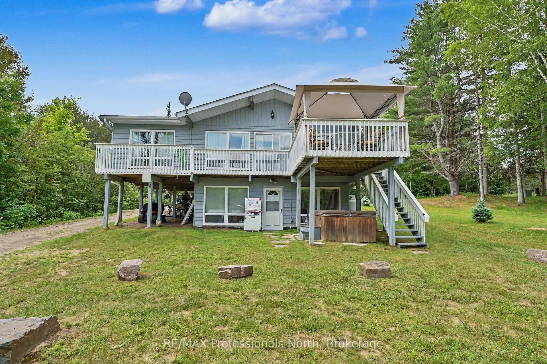 1034 Ablett Court photo 4