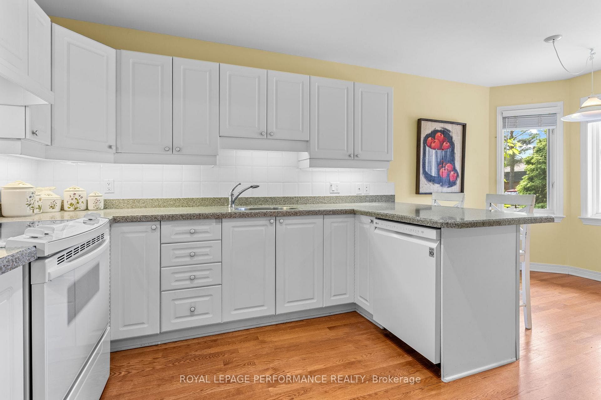 7 Roseglen Private photo 7