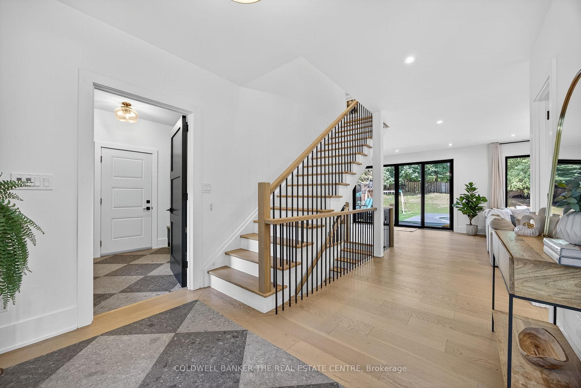 241 Woodmount Place photo 4