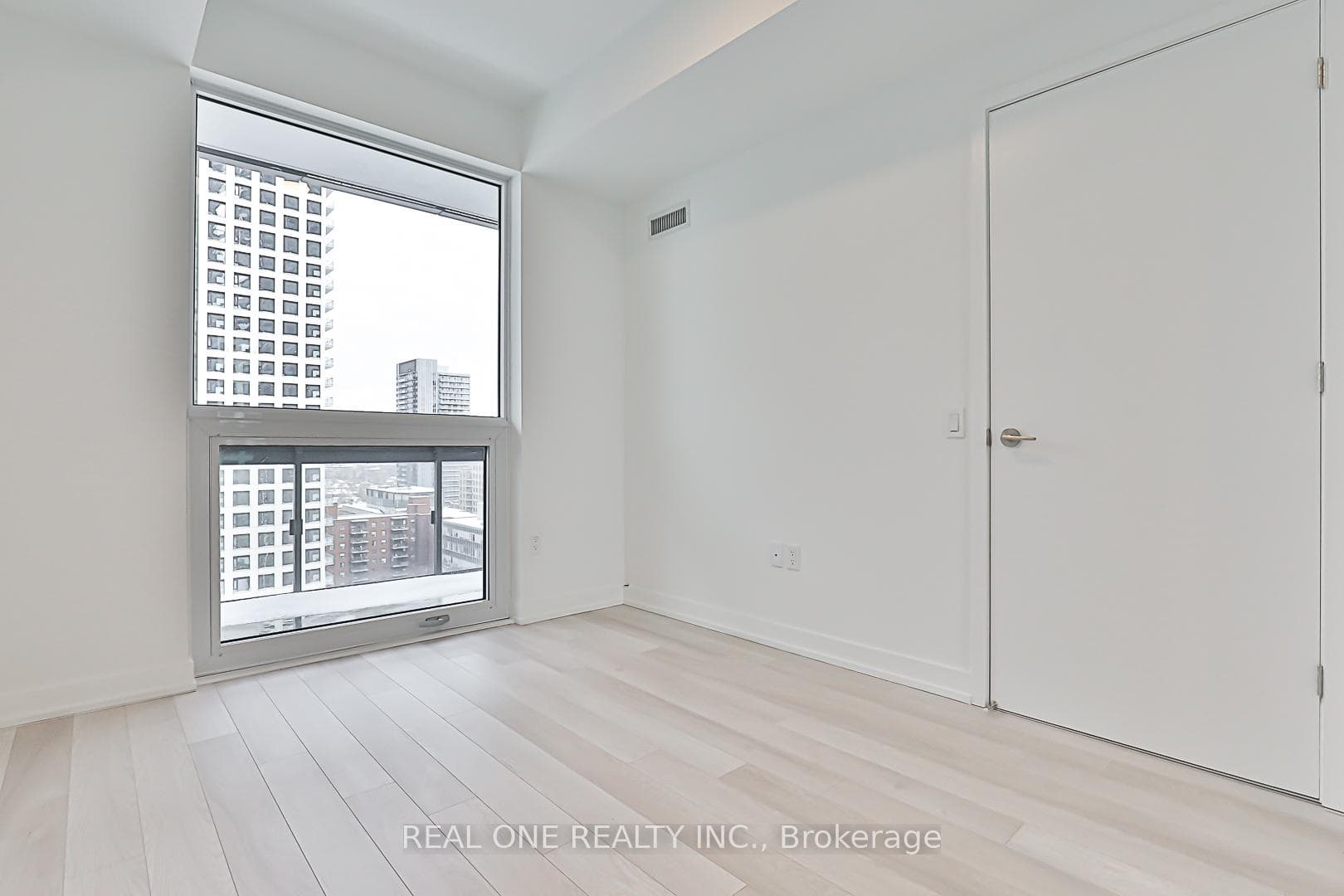 39 Roehampton Avenue Unit 1710 photo 19