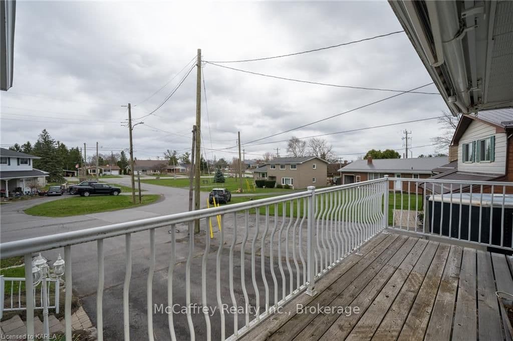 25 SUNSET Crescent photo 6