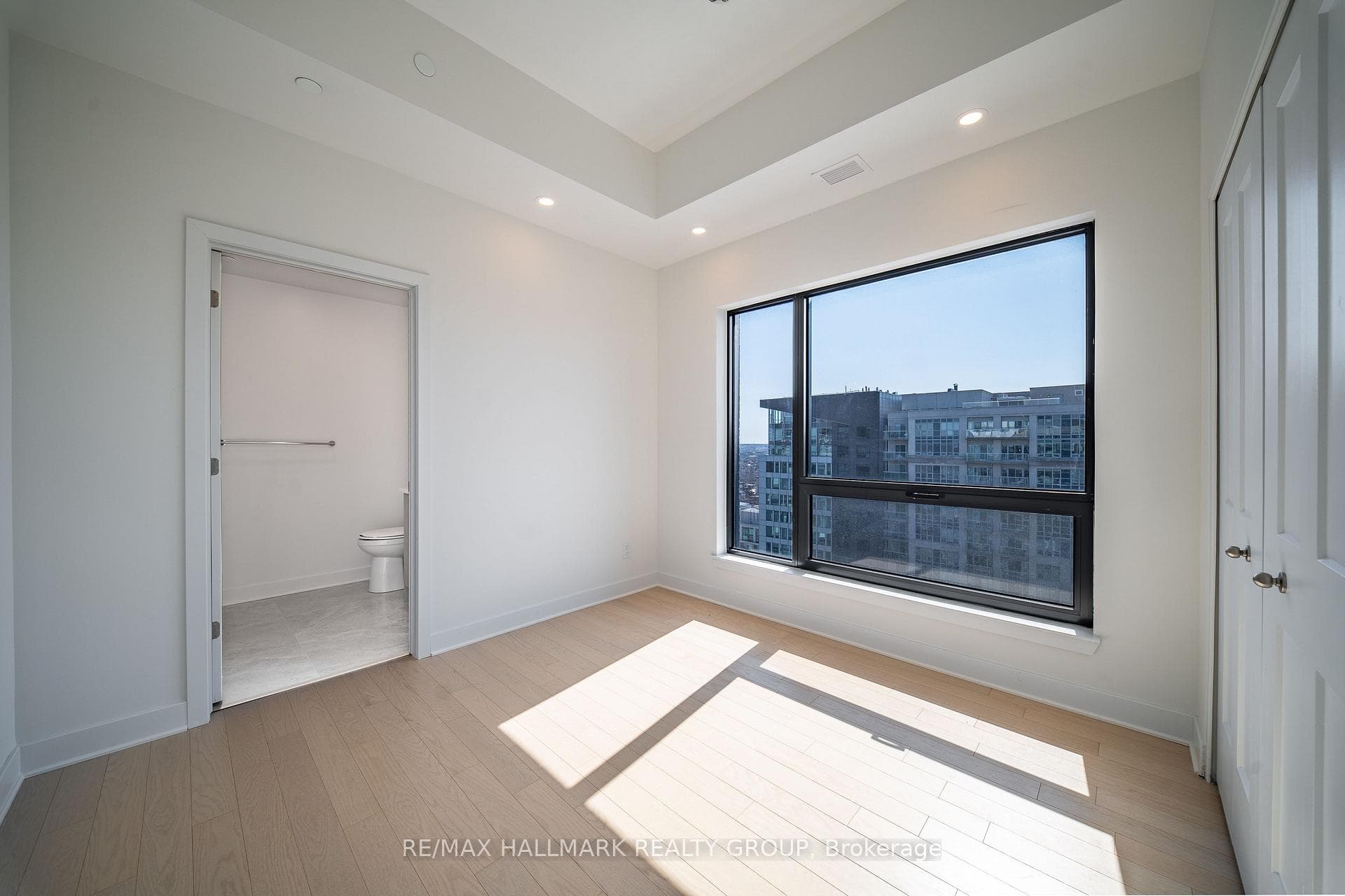 180 George Street Unit 2601 photo 19
