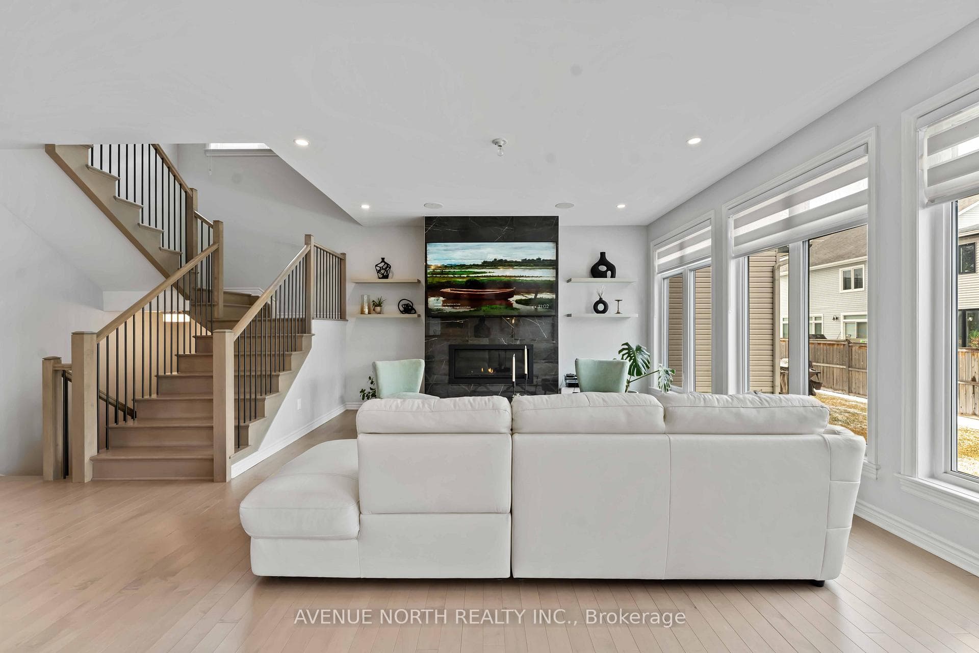 711 Moonflower Crescent photo 6