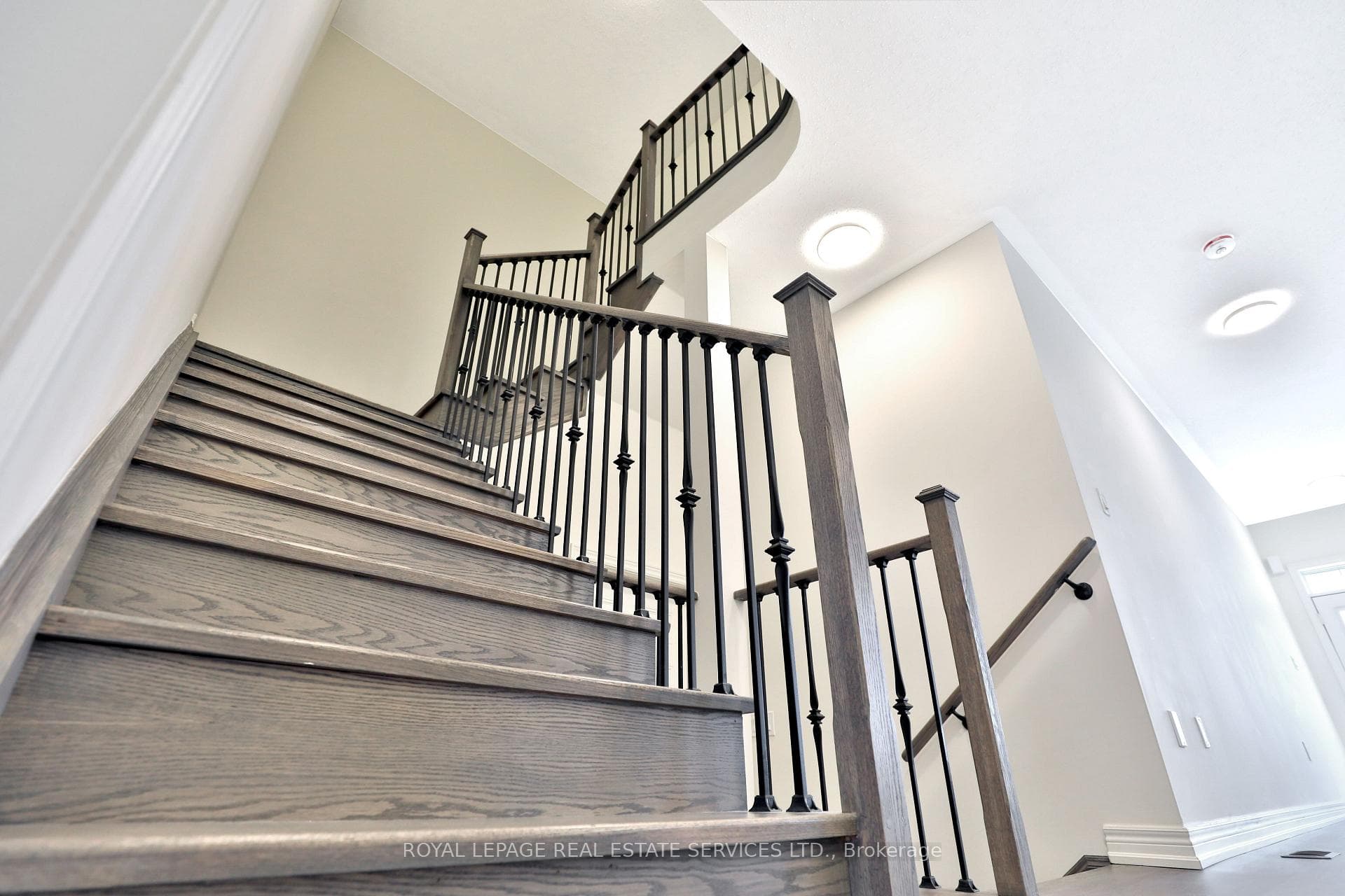 465 Silver Maple Road photo 17