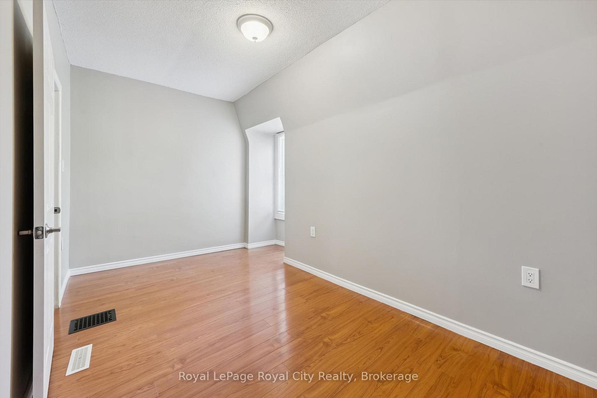 90 Neeve Street photo 24