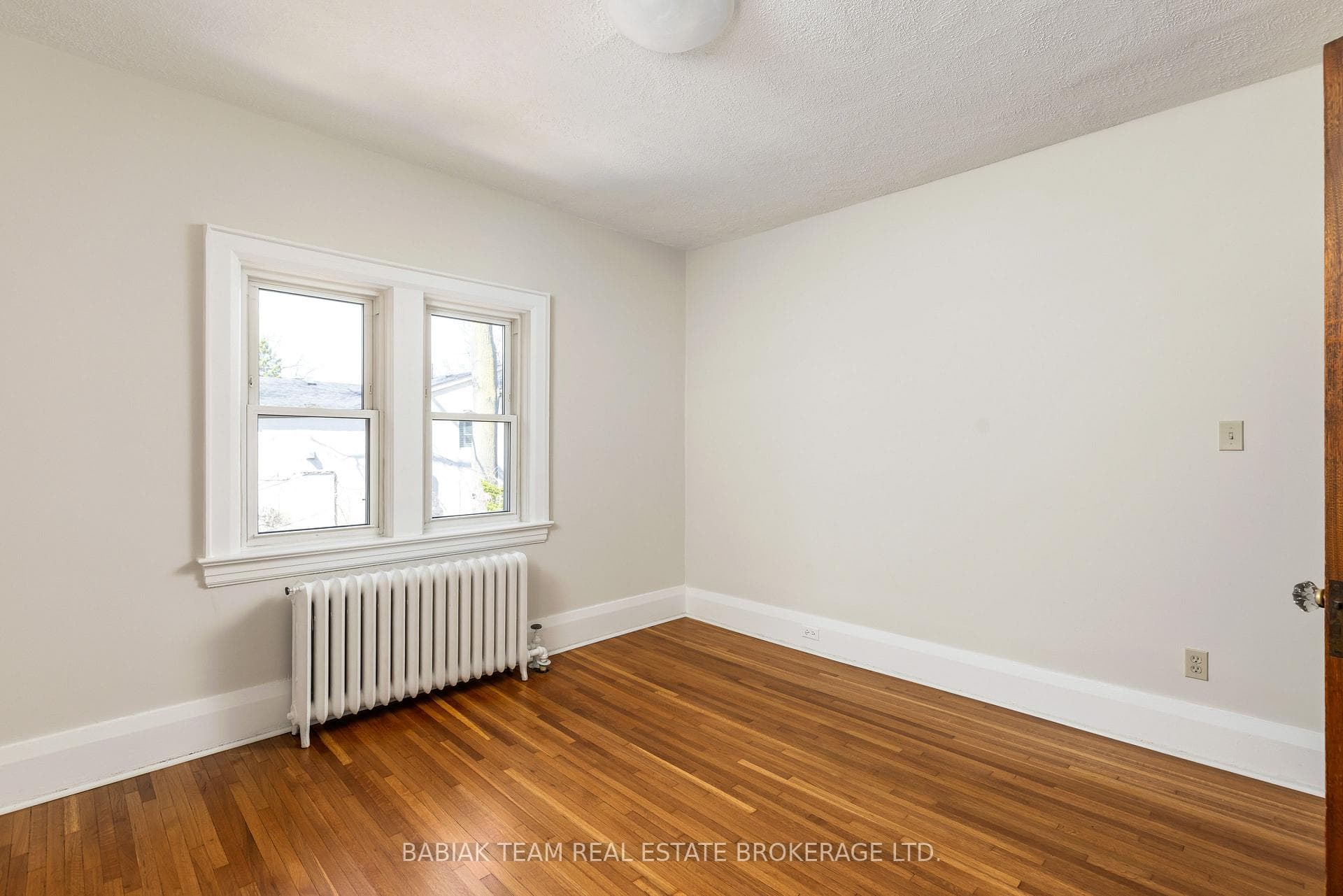348 Runnymede Road photo 32