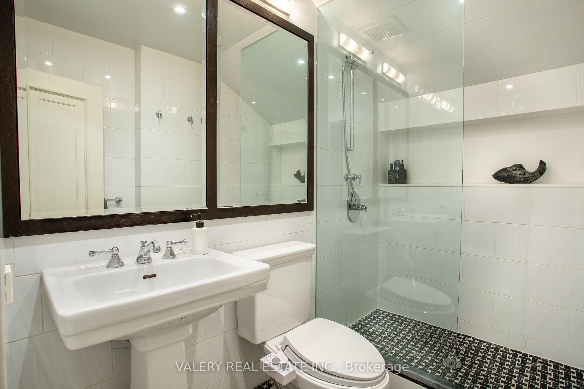2nd Bedroom Ensuite (4th Bathroom)