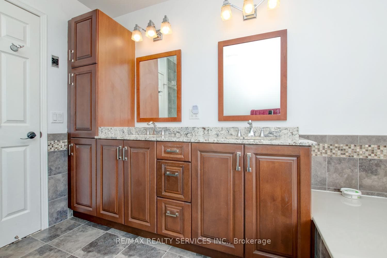 3 Nymark Place photo 28