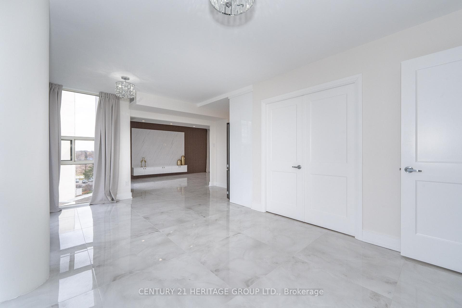 40 Harding Boulevard Unit 604 photo 6