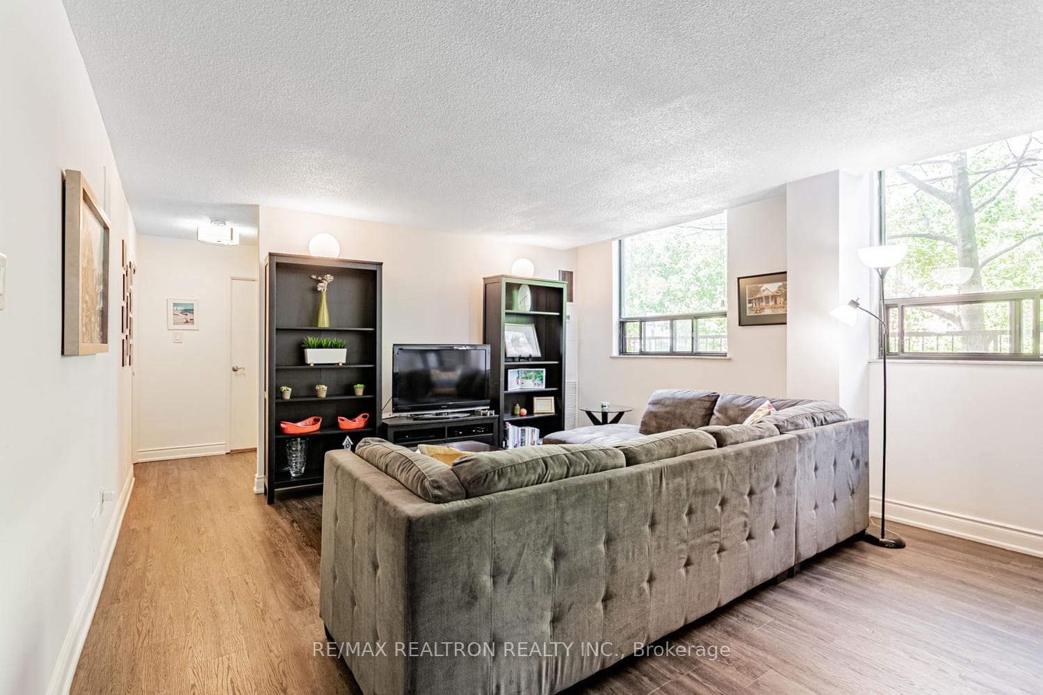 22 Shallmar Boulevard Unit 108 photo 3