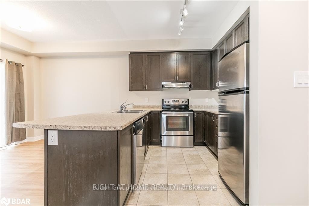 98 PEARCEY Crescent photo 6