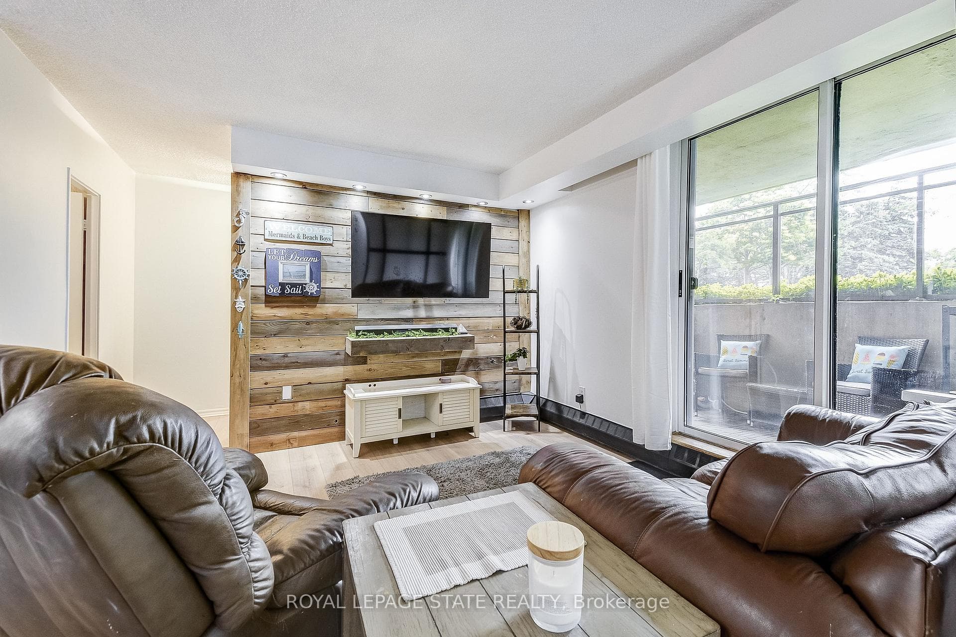 975 Warwick Court Unit B1 photo 13