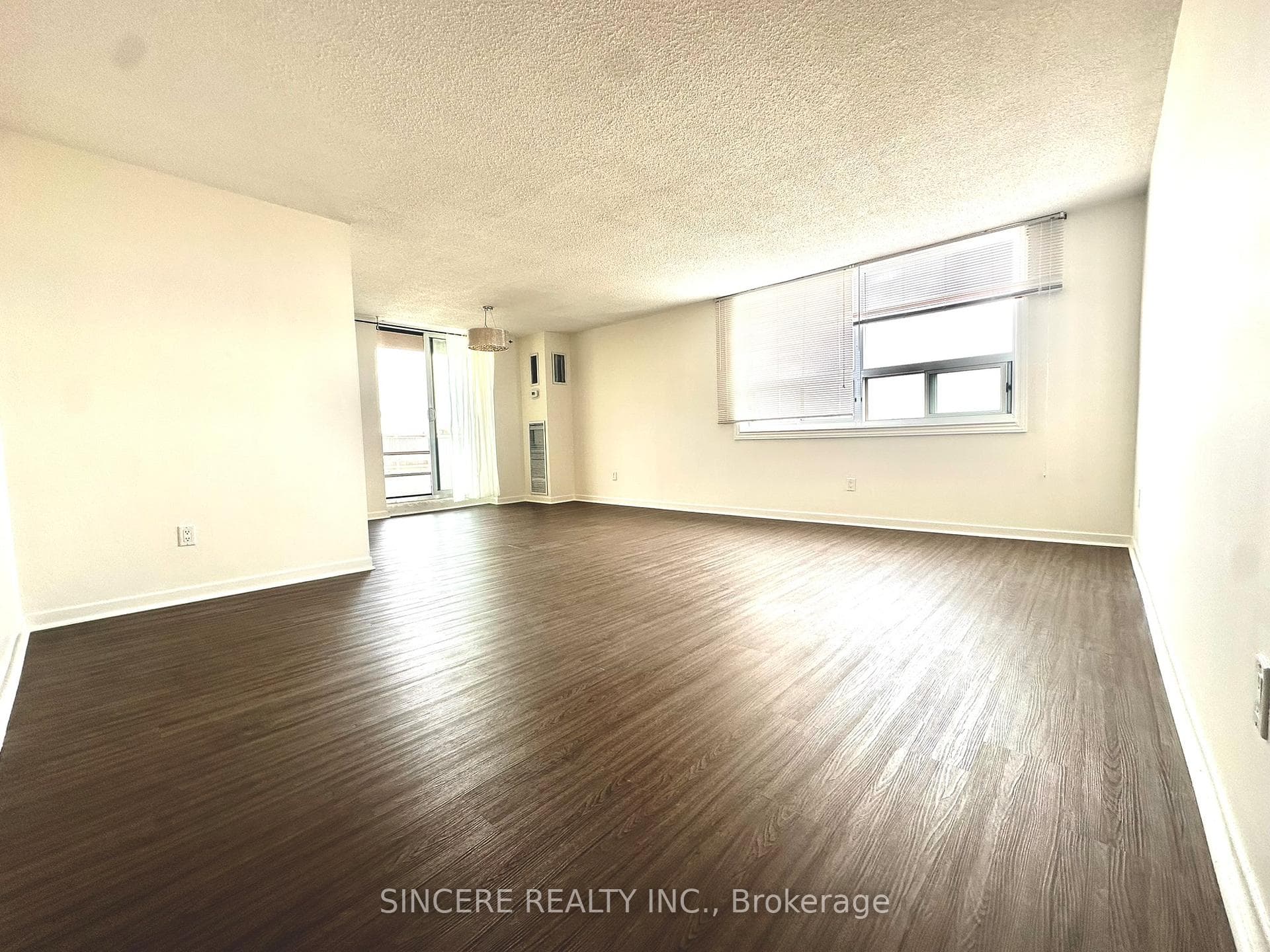7451 Yonge Street Unit 803 photo 10