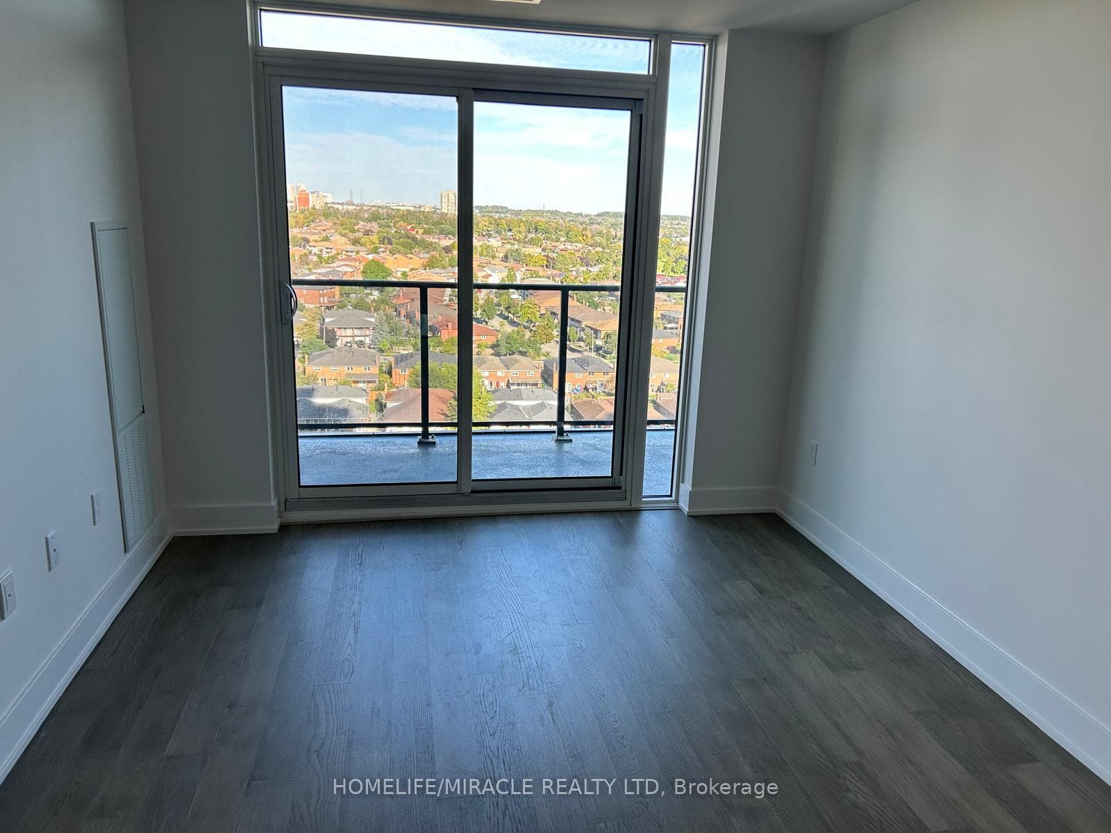 202 Burnhamthorpe Road Unit 1405W photo 3
