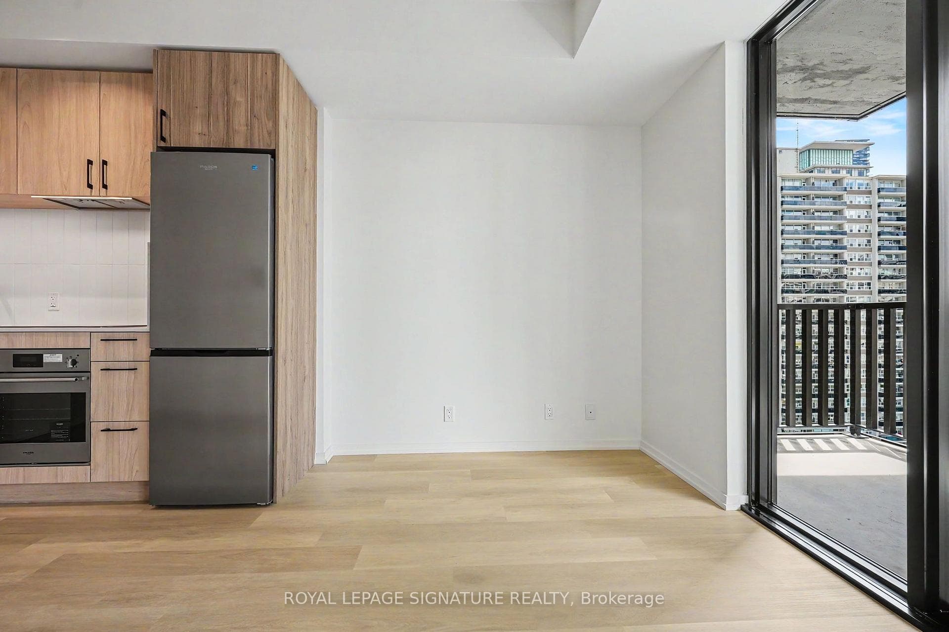 109 Erskine Avenue Unit 1111 photo 11