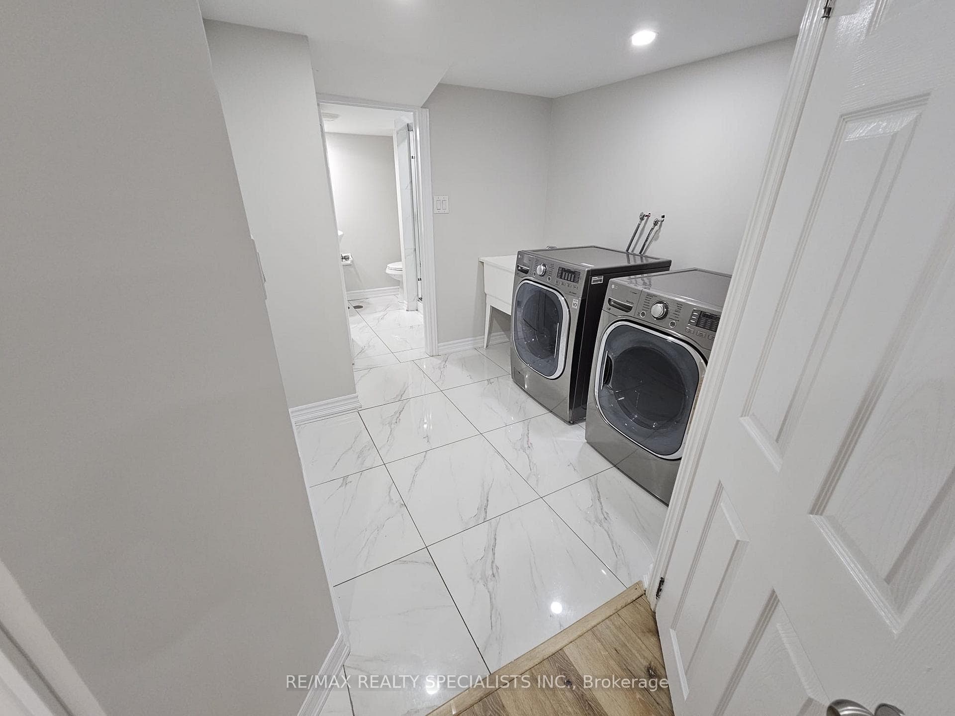 101 Abigail Crescent photo 16
