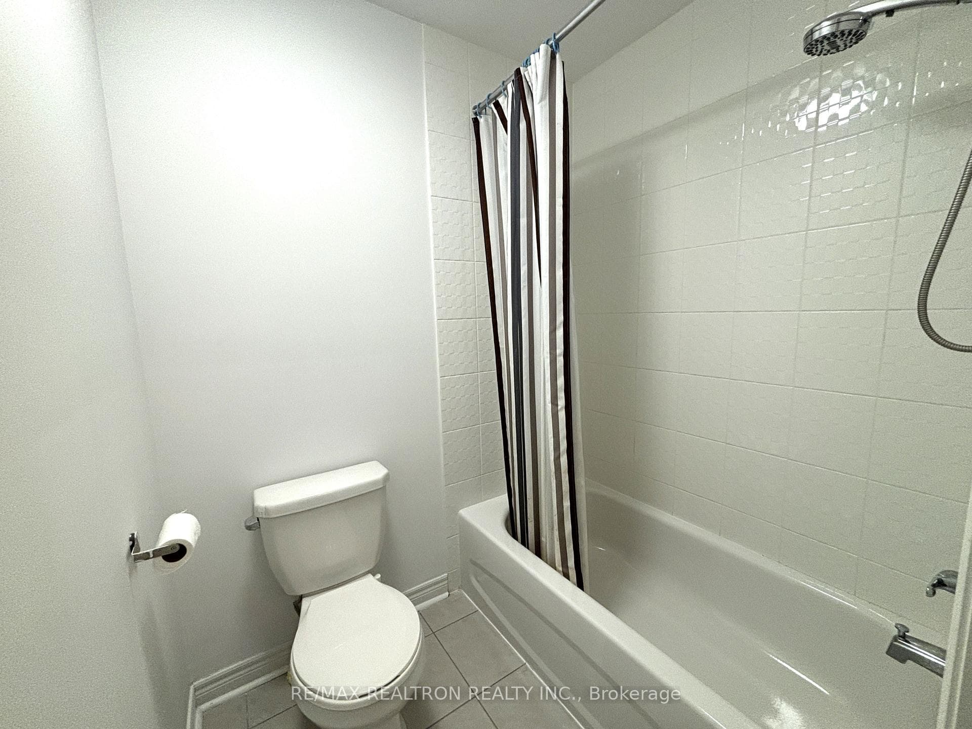 511 William Forster Road photo 33