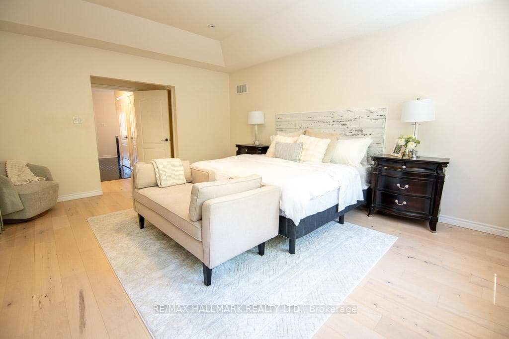 566 Maitland Drive photo 18