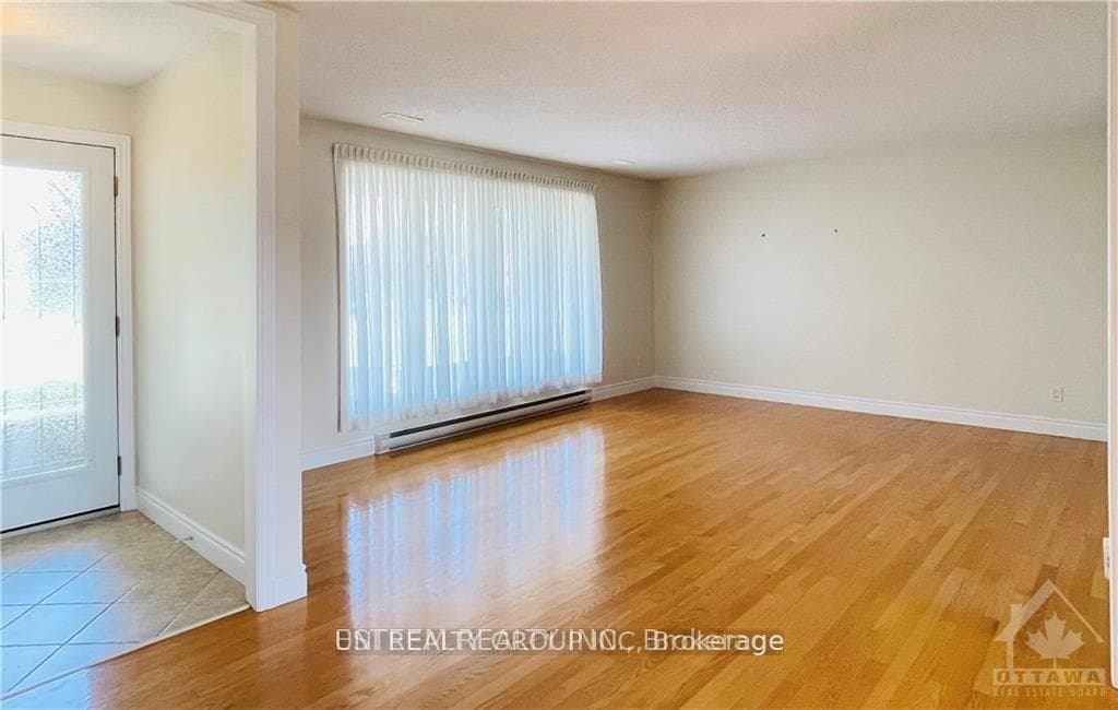 127 Centenaire Street photo 9