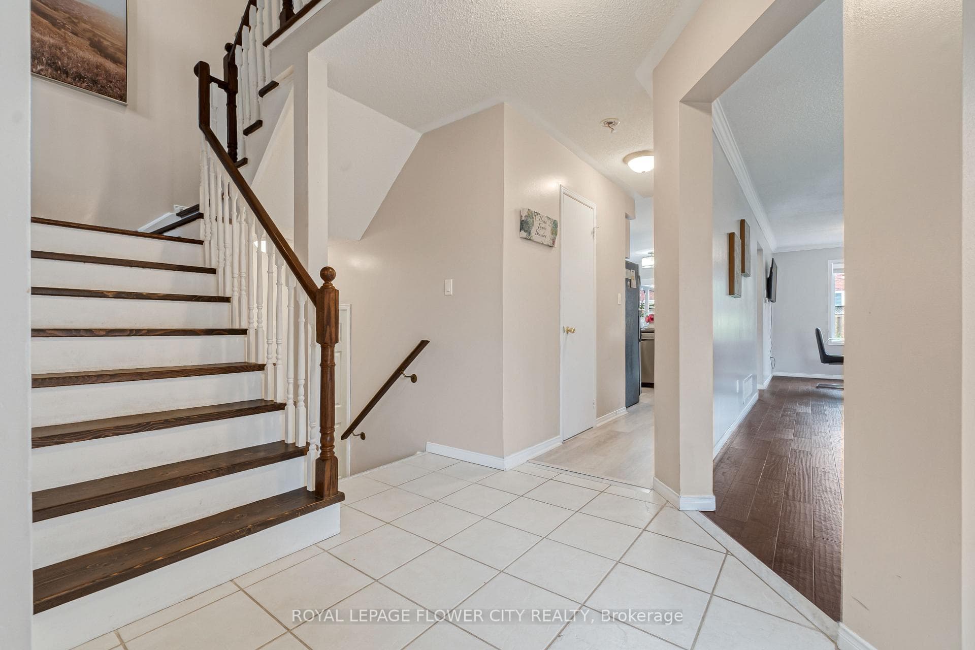 303 Marshall Crescent photo 3