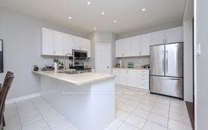 Breakfast bar and large corner pantry