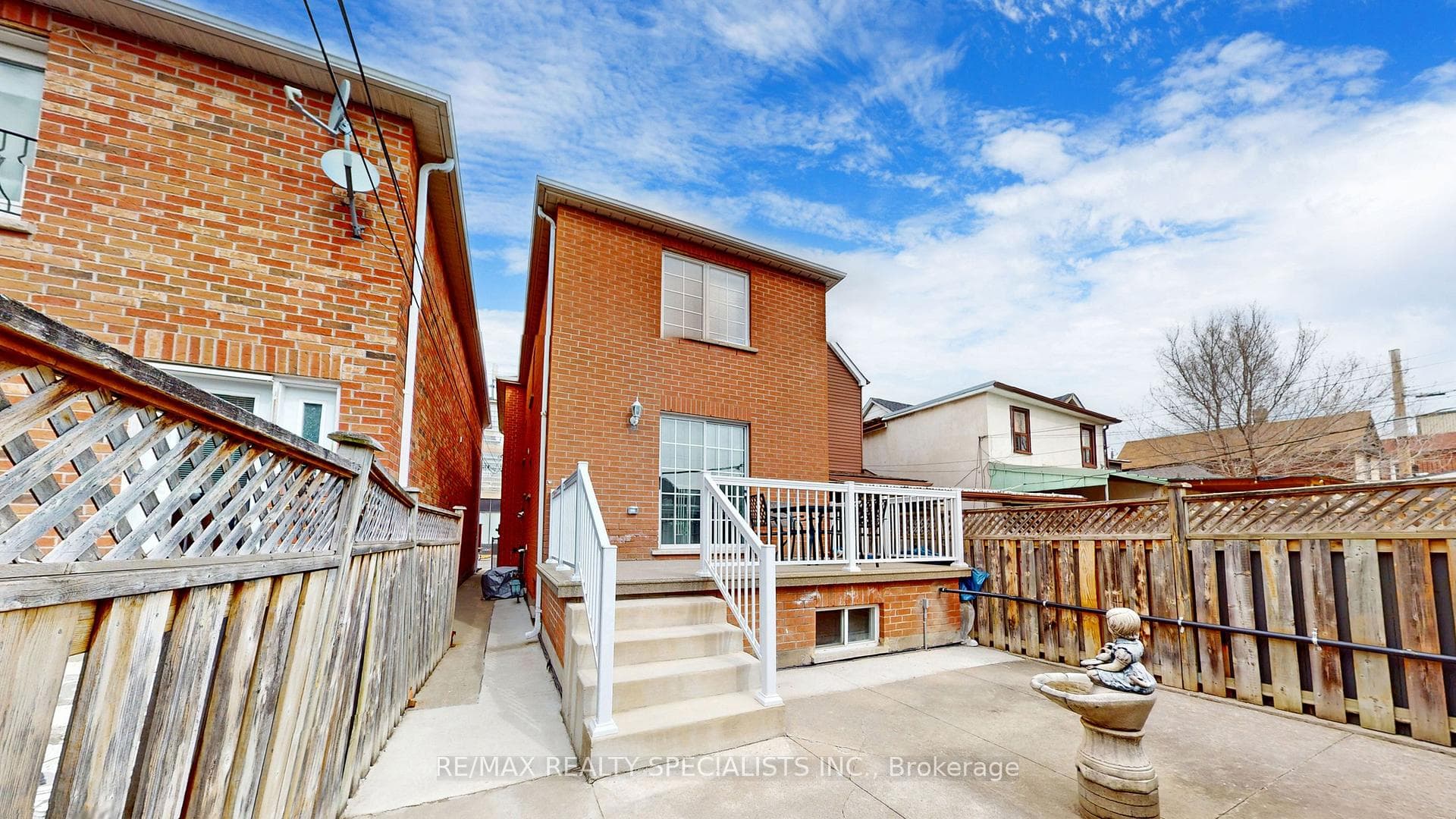 953 Dupont Street photo 26