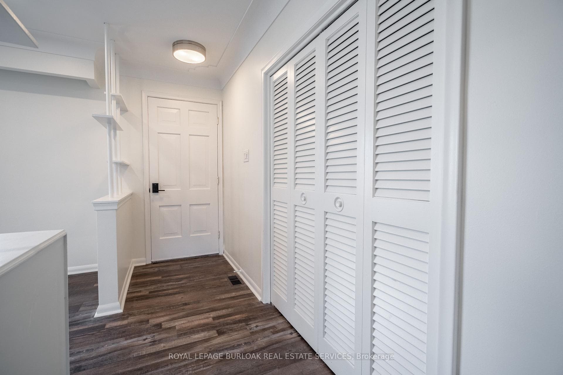 4 STARLIGHT Court Unit Upper photo 4