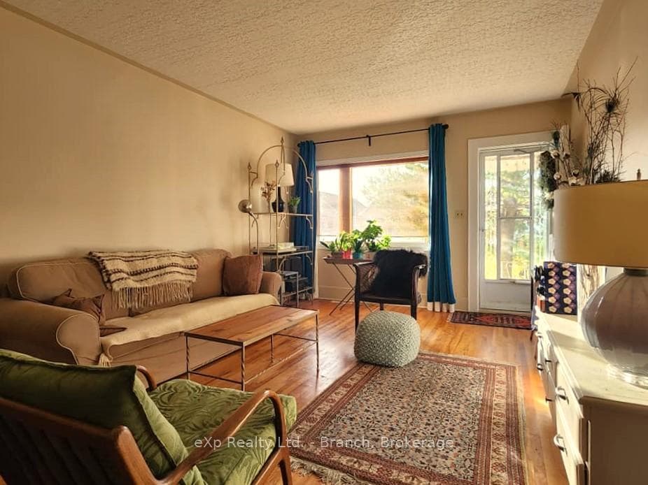 348 Birch Street photo 3