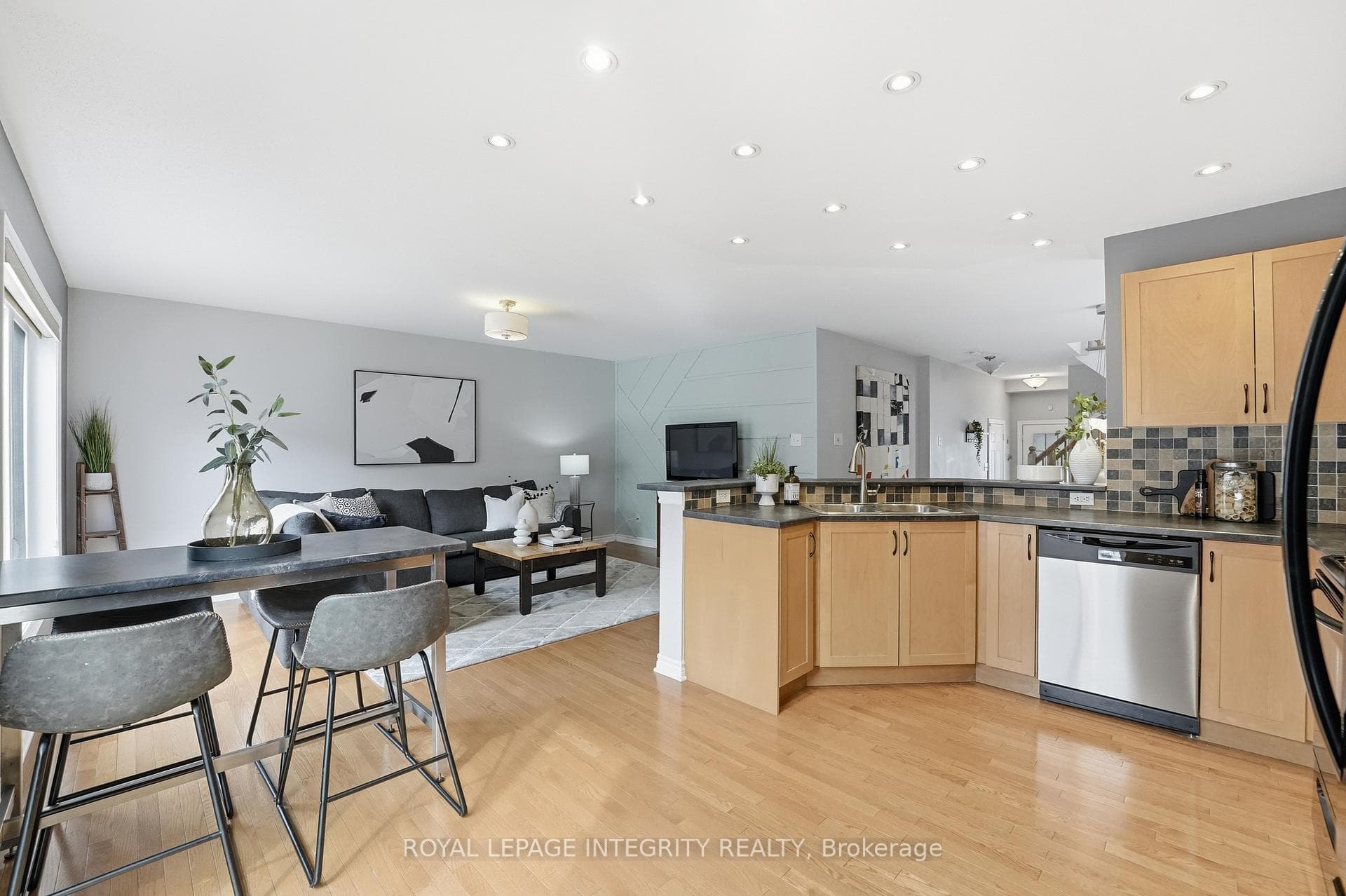 208 Aquilo Crescent photo 13