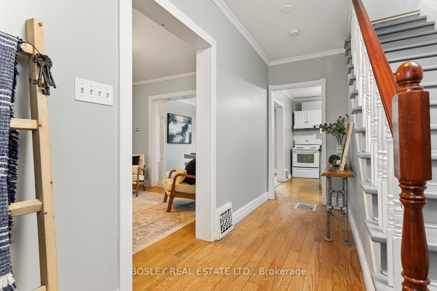 125 University Avenue photo 7