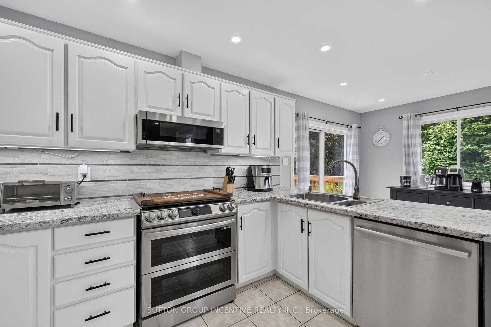 2248 Douglas Avenue photo 15
