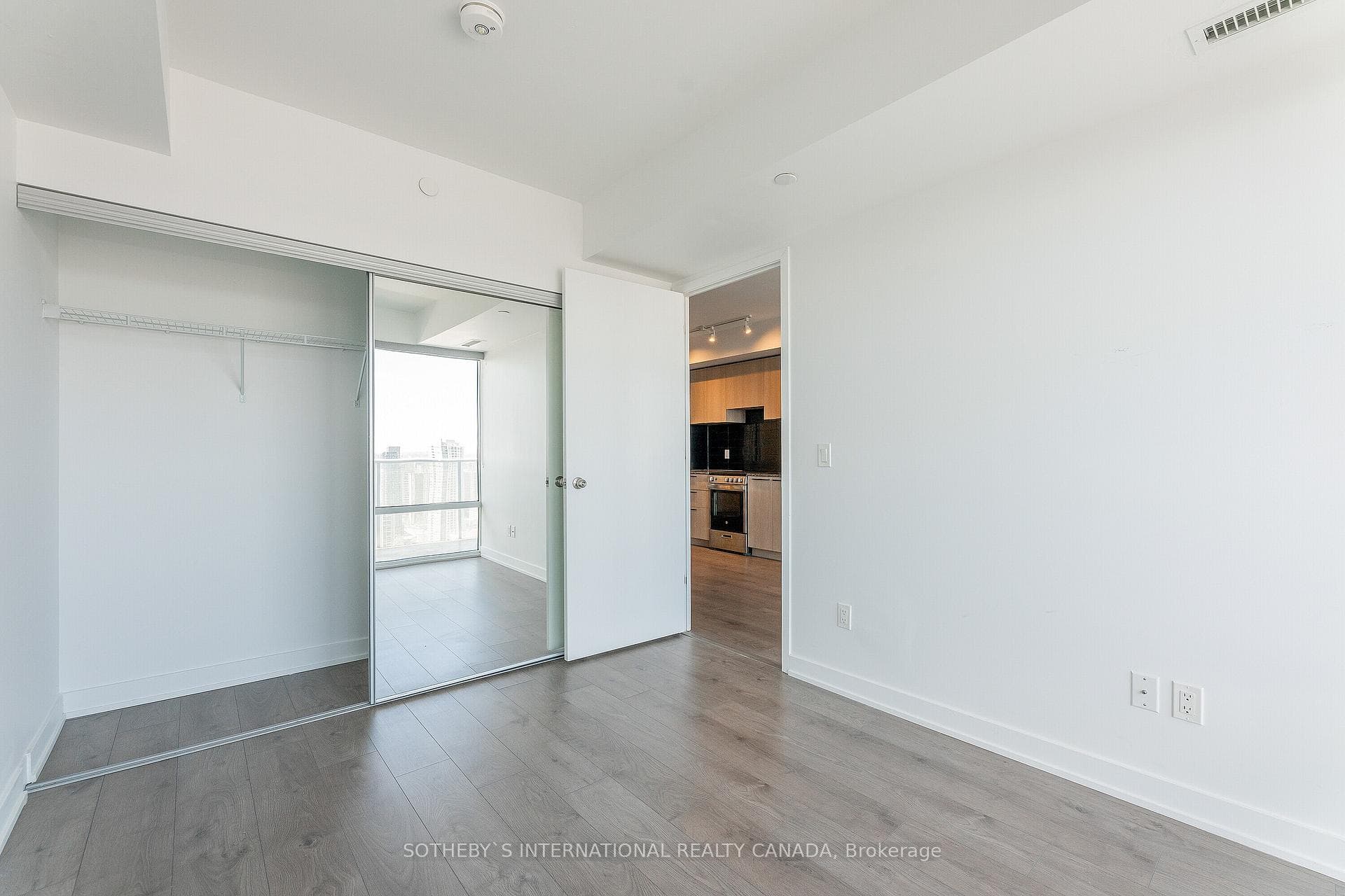 501 Yonge Street Unit 3807 photo 21