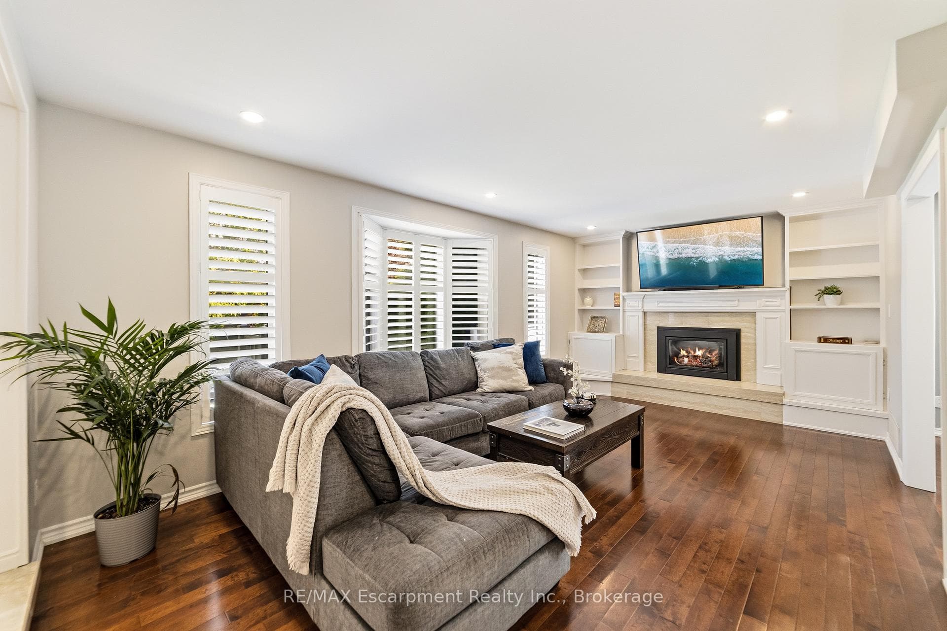 449 Roymor Crescent photo 8