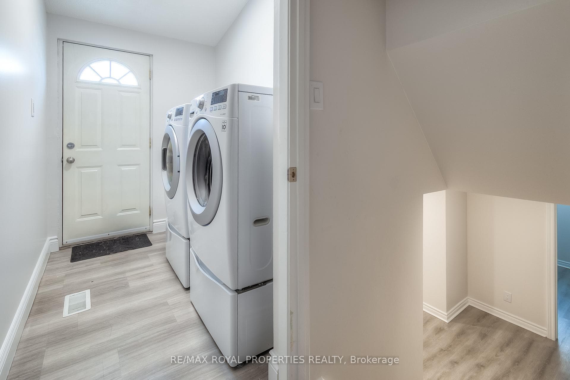 733 Balaton Avenue photo 32
