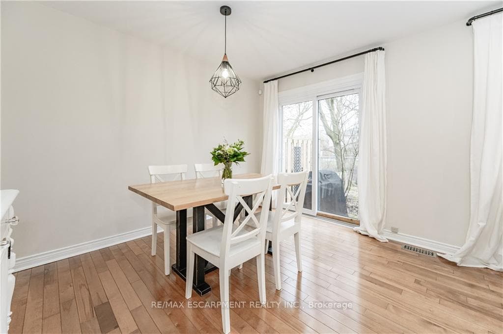 2252 Walkers Line Unit 11 photo 10