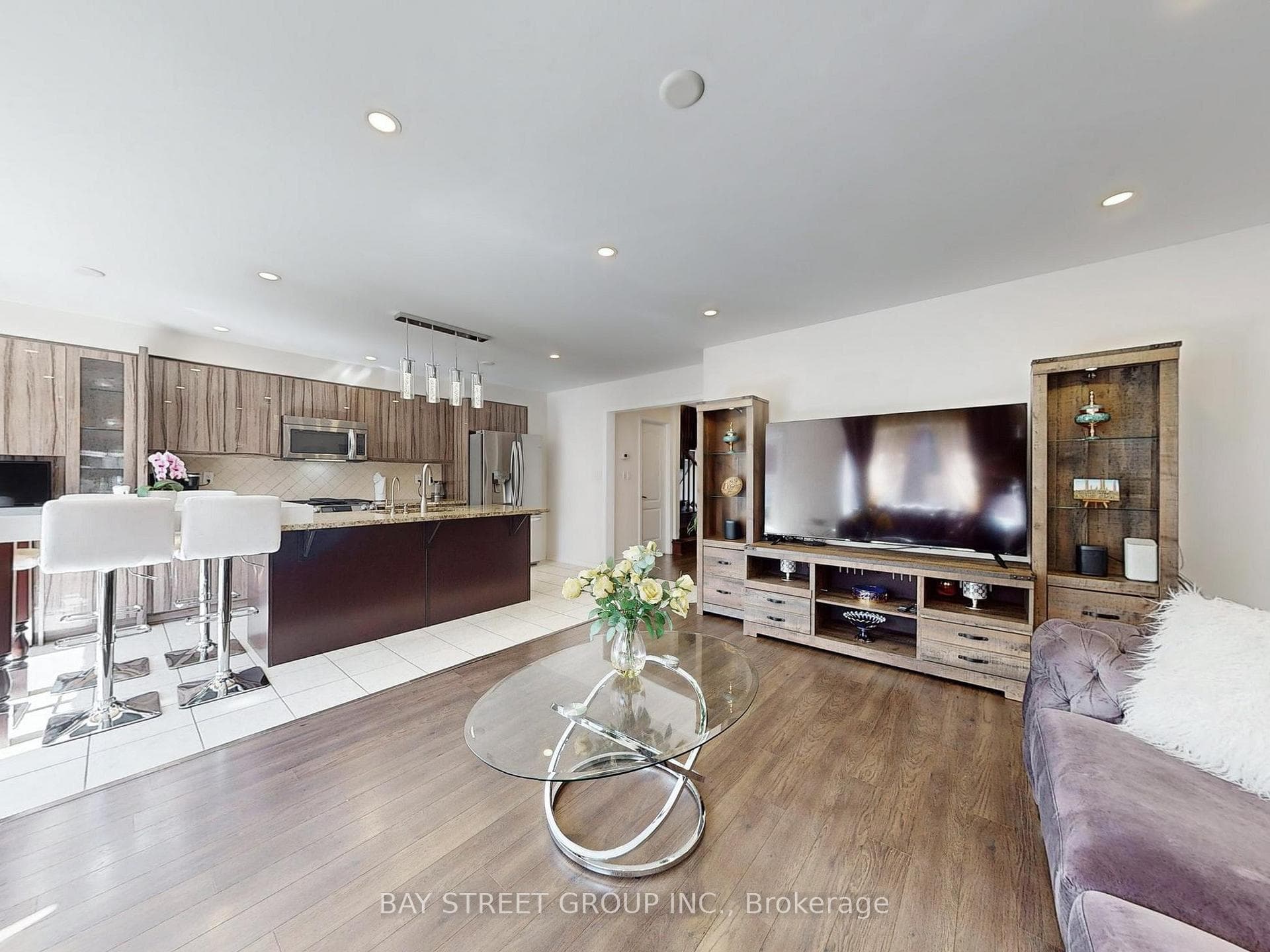 50 Hutt Crescent photo 5